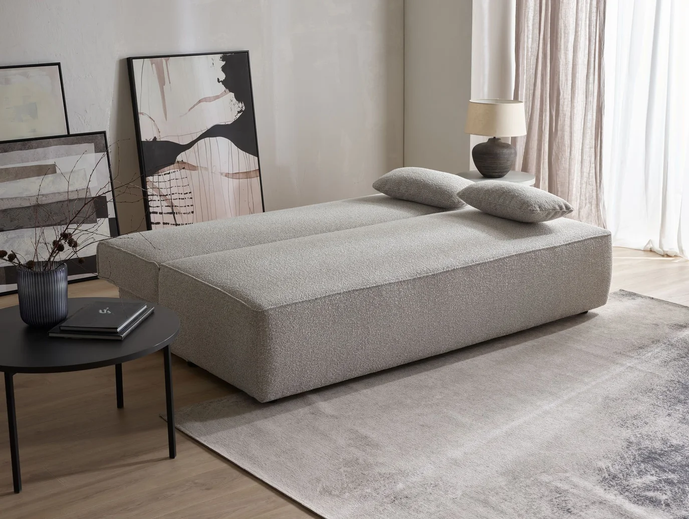 rozłożona sofa - gotowa do czyszczenia